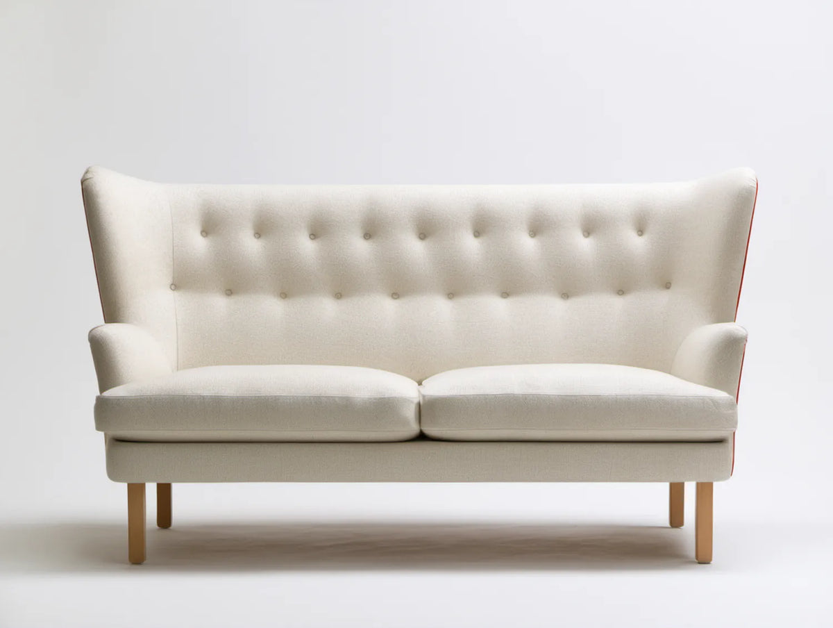 Kremowa sofa dwuosobowa z pikowanym wysokim oparciem, 160 x 82 x 112 cm